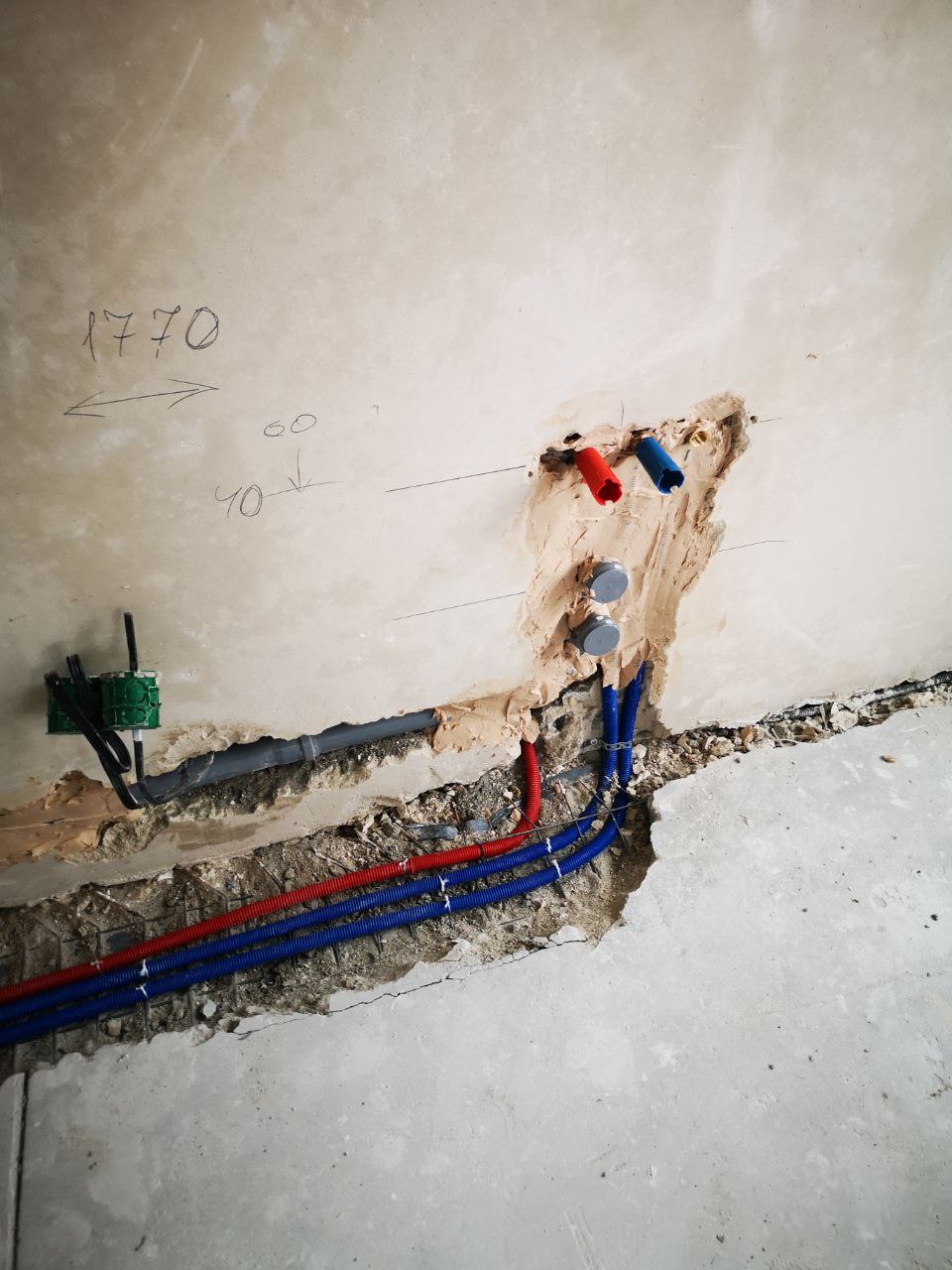 Сантехнічні роботи у трикімнатній квартирі 82м2 по вул. Трускавецька