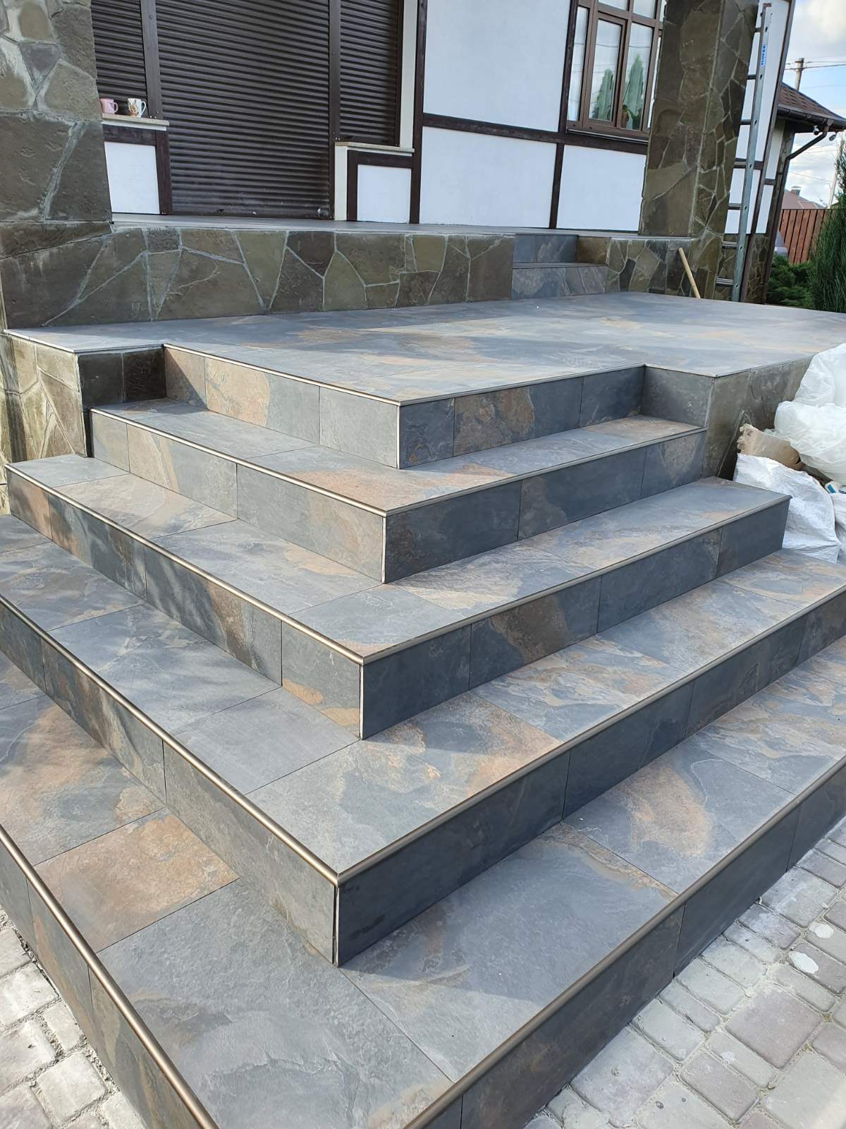 Плиточные работы в коттедже 102м​² Бортничи