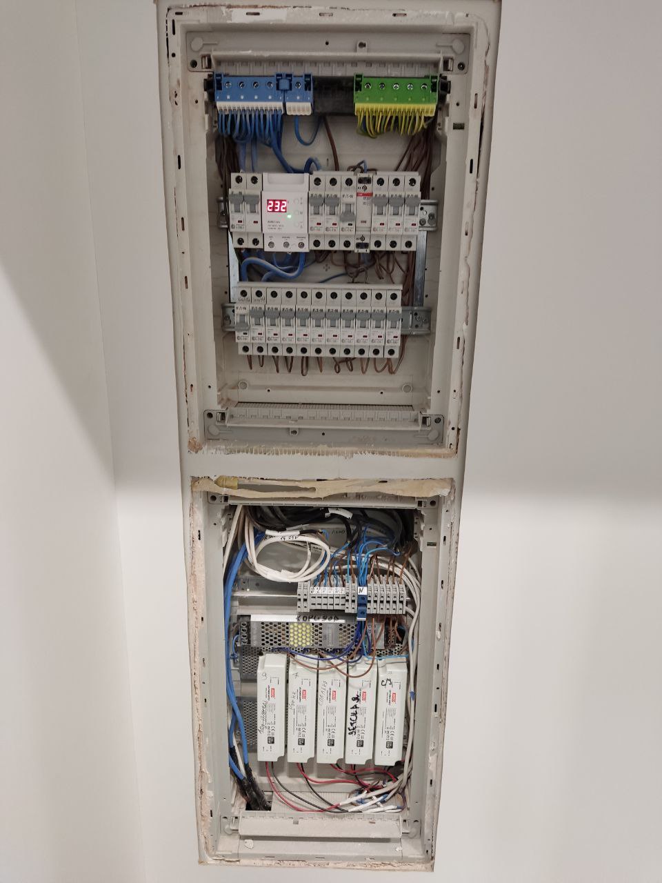 Электромонтаж в двухкомнатной квартире 67м2 ул. Бажана