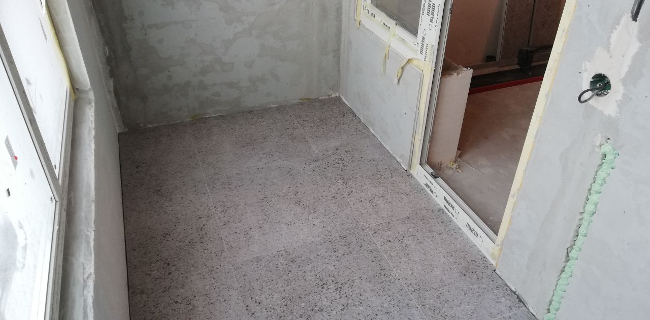 Плиточные работы в однокомнатной квартире 42м² в ЖК Республика