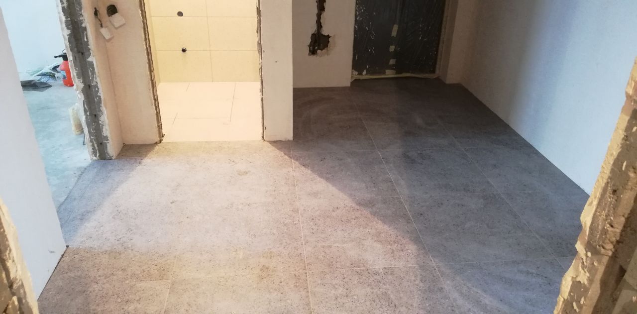 Плиточные работы в однокомнатной квартире 42м² в ЖК Республика